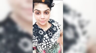 Hot bhabhi showing her tanker boobs in sexy selfie