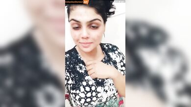 Hot bhabhi showing her tanker boobs in sexy selfie