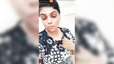 Hot bhabhi showing her tanker boobs in sexy selfie