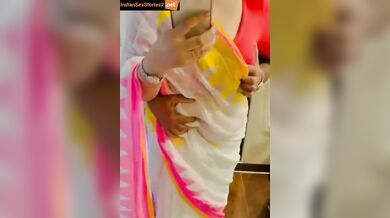 Hot aunty boobs pressing sexy mms