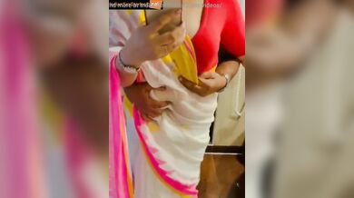 Hot aunty boobs pressing sexy mms