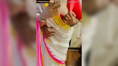 Hot aunty boobs pressing sexy mms