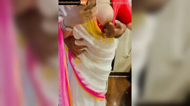 Hot aunty boobs pressing sexy mms