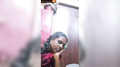 Desi kannada stepmom giving handjob to son