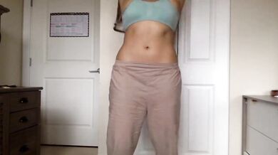 Cheating muslim Bhabhi showing naked body in video call