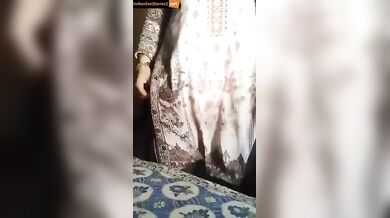 Clean shaved fuddi busty gaand show of Punjabi aunty