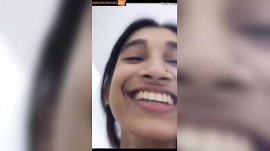 Kunwari desi girl showing her hot pussy in video call