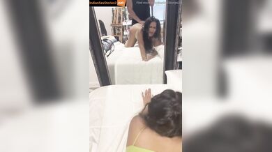 One more delhi aunty fucking gigolo in mirror selfie