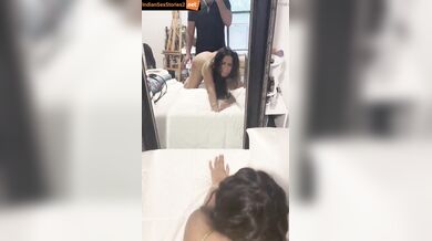 One more delhi aunty fucking gigolo in mirror selfie