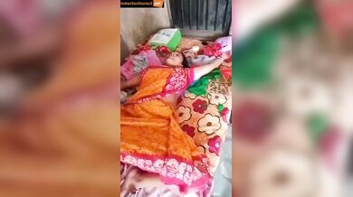 Gujarati hubby exposing wife’s hairy chut in candaulism video