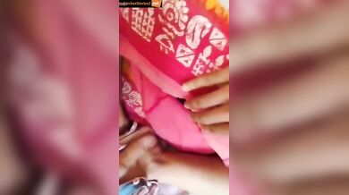 Gujarati hubby exposing wife’s hairy chut in candaulism video