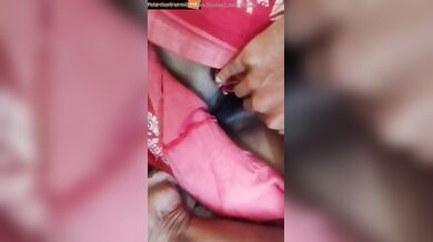 Gujarati hubby exposing wife’s hairy chut in candaulism video