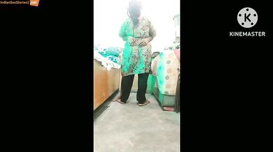 Sexy housewife Bhabhi chudai video like a randi!
