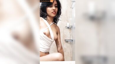 Mumbai hostel girl jiya stripping naked for boyfriend