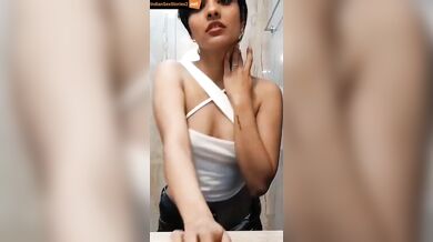 Mumbai hostel girl jiya stripping naked for boyfriend