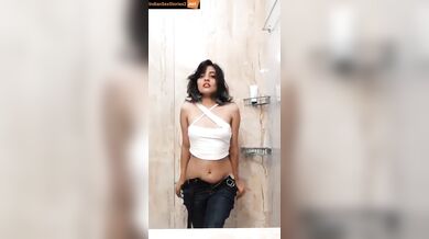 Mumbai hostel girl jiya stripping naked for boyfriend