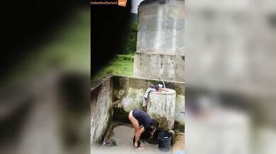 Desi boy filmed open bath of neighbour girl