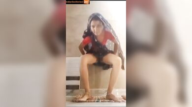 Rajkot’s gujarati Bhabhi taking belan in chut