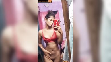 Desi tiktok girl showing boobs and gaand