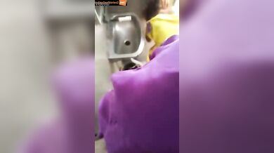 Bhabhi quickie sex mms in train toilet