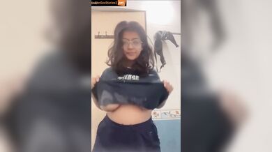 Best Indian amateur girl showing tanker boobs in sex clip