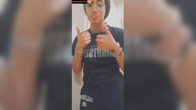 Nerdy Mumbai hostel girl showing her pussy in live call