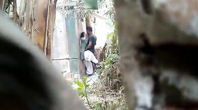 Desi spy cam video of Indian college girl’s outdoor fuck