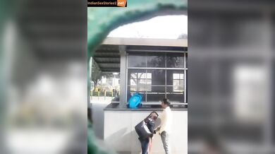 Ahmedabad BRTS bus stop aunty viral video