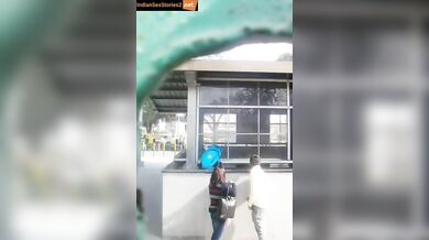 Ahmedabad BRTS bus stop aunty viral video