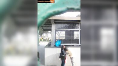 Ahmedabad BRTS bus stop aunty viral video