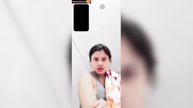 Bengali hot maal showing her boobs in live video call