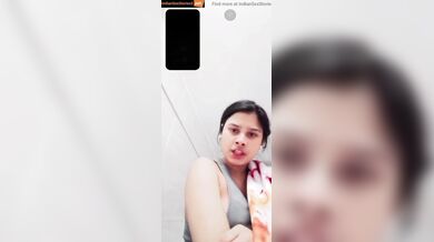 Bengali hot maal showing her boobs in live video call