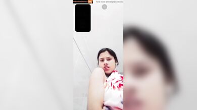 Bengali hot maal showing her boobs in live video call