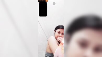 Bengali hot maal showing her boobs in live video call