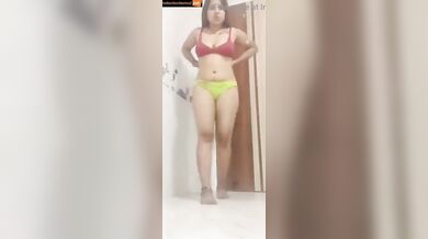 Web series pornstar Tina Nandi nude pussy fingering live