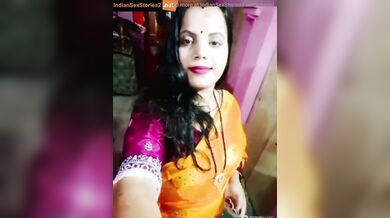 Sexy webcam aunty showing her chut in live show