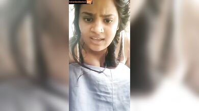 Desi maal showing her dehati chut in live video call