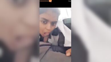 Mumbai college girl sucks boyfriend in heavy traffic