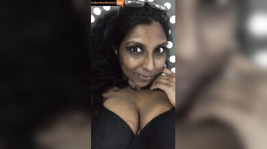 Tamil camgirl boobs and black pussy expose