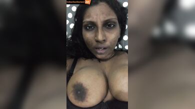 Tamil camgirl boobs and black pussy expose