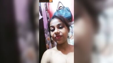 Full hot webcam Bhabhi showing naked boobs and chut