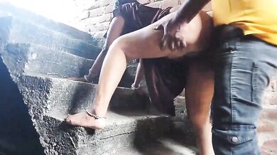 Desi aunty in nighty fucking on terrace stairs