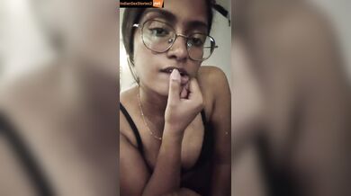 Dusky kannada Bhabhi live boobs showing video