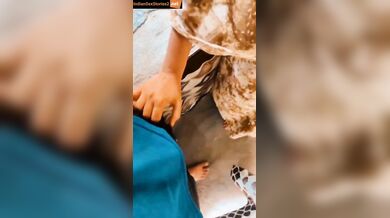 Shy desi housewife playing with lund!