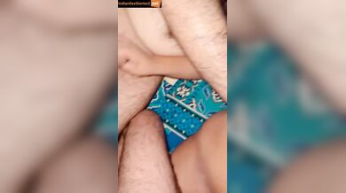 Pakistani aunty giving handjob to karachi bull