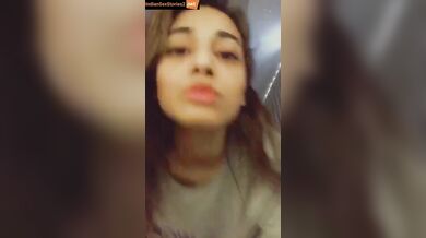 Divorced delhi bhabhi stripping for tinder date