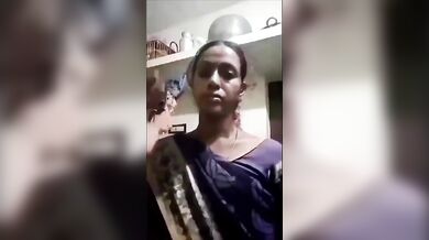 Kannada bhabhi full saree stripping selfie mms