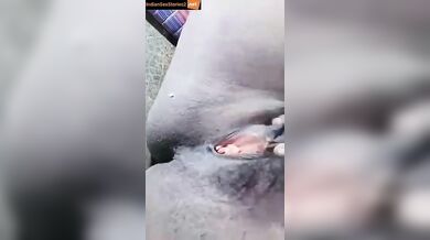 Bihari aunty showing pink pussy in live video call