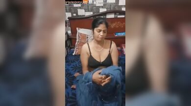 Bihari desi mom showing her chut in nude mms