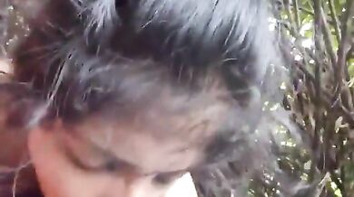 Desi lover girl sucking cock in the roadside bush